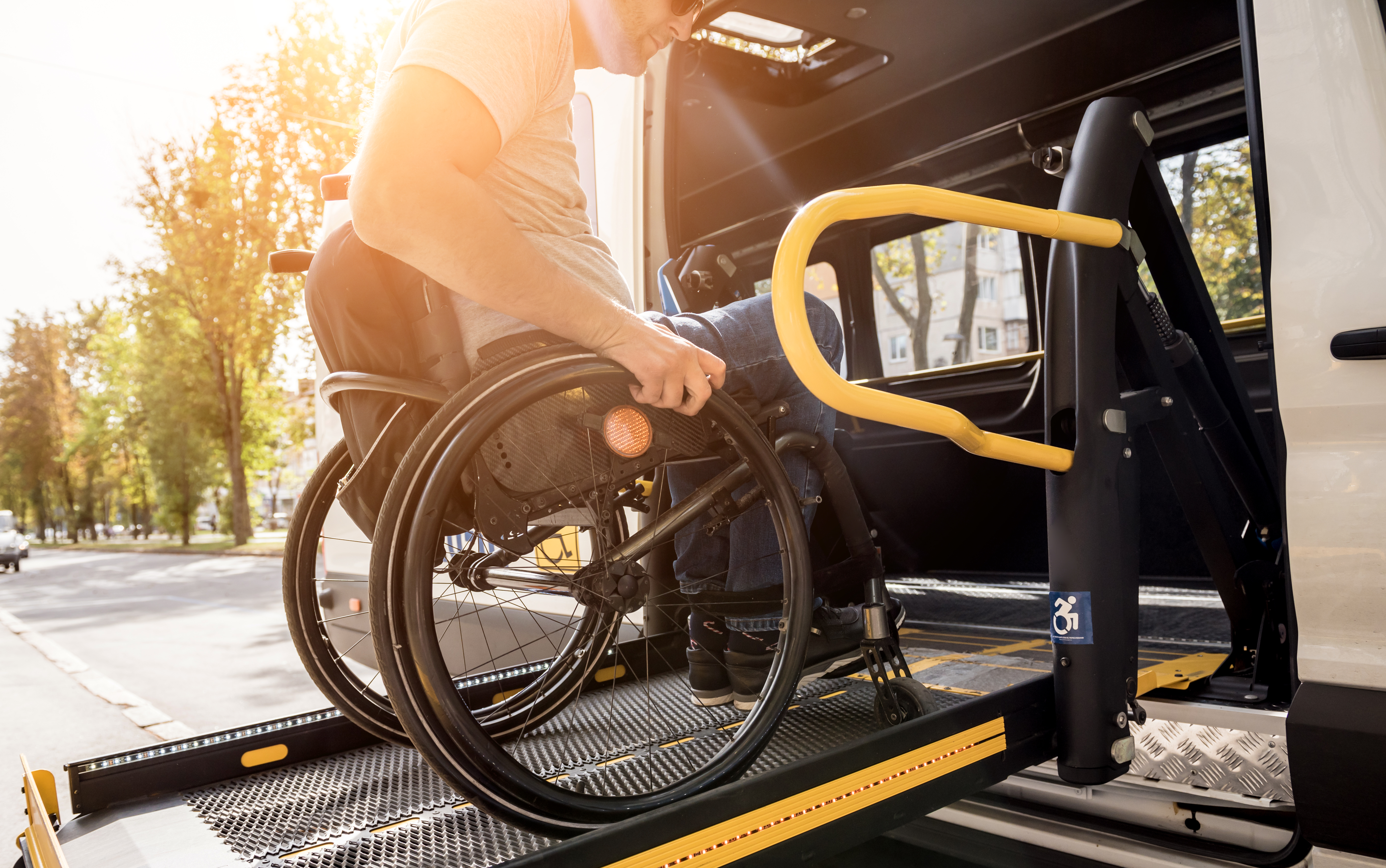 Rollstuhl wird im Fahrzeug von BFR Handicap gesichert
